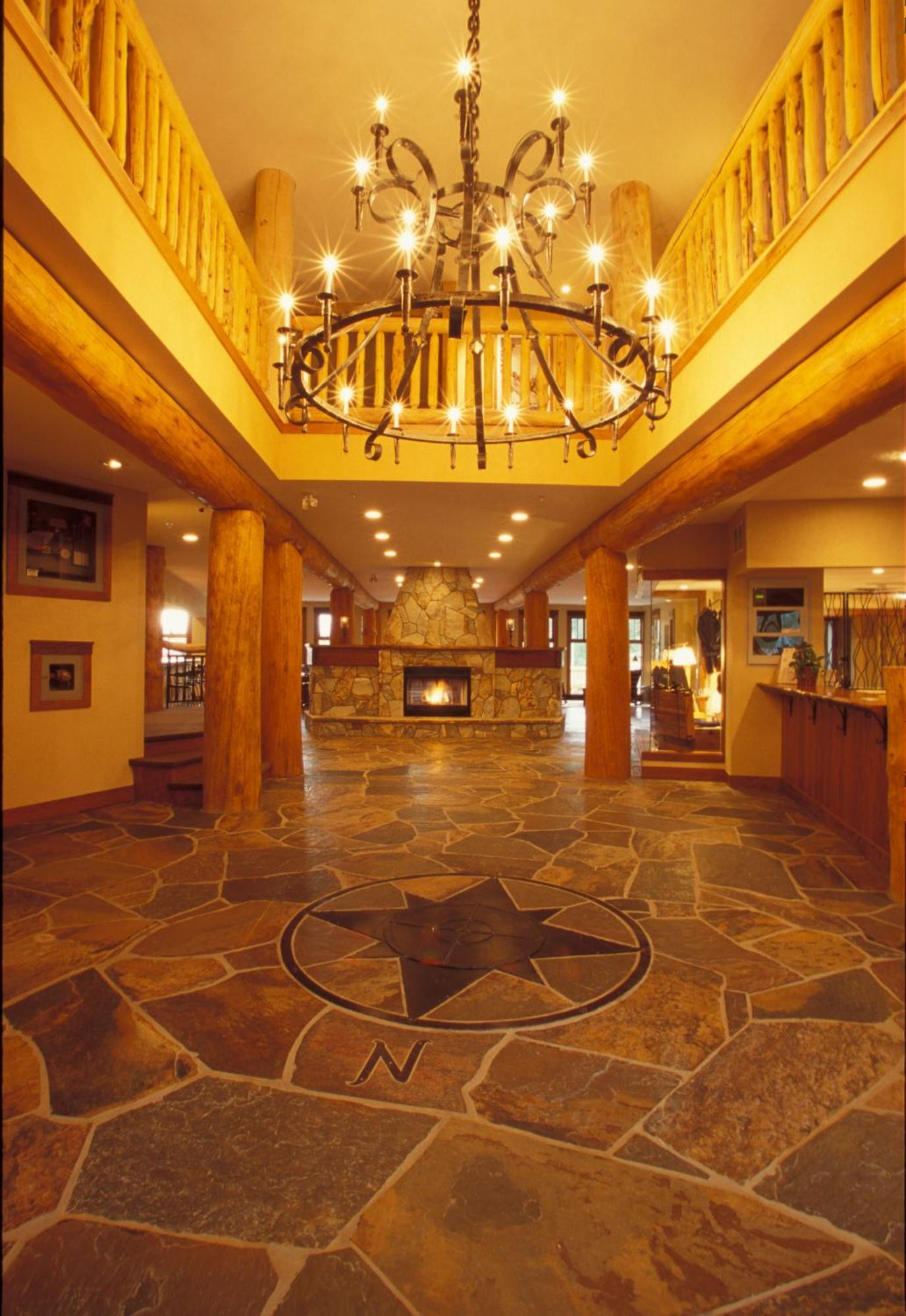 Snow Creek Lodge By Fernie Lodging Co Exterior photo