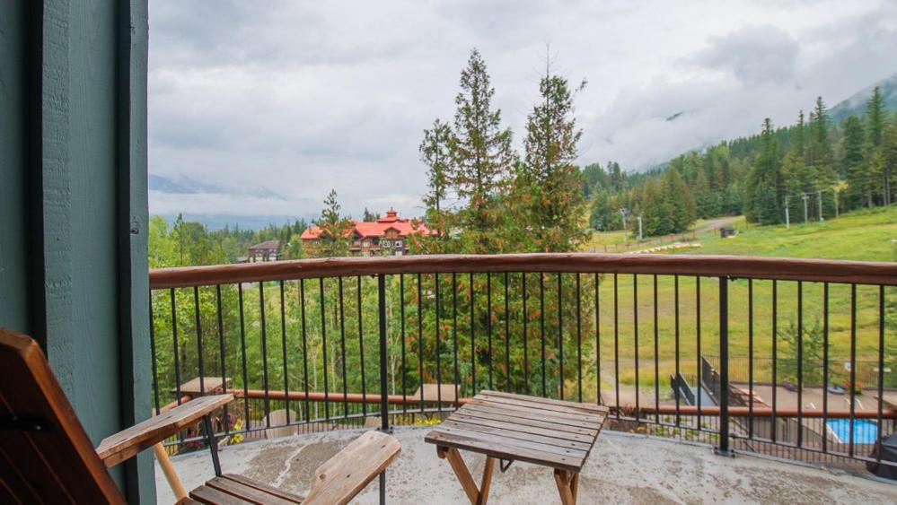 Snow Creek Lodge By Fernie Lodging Co Exterior photo