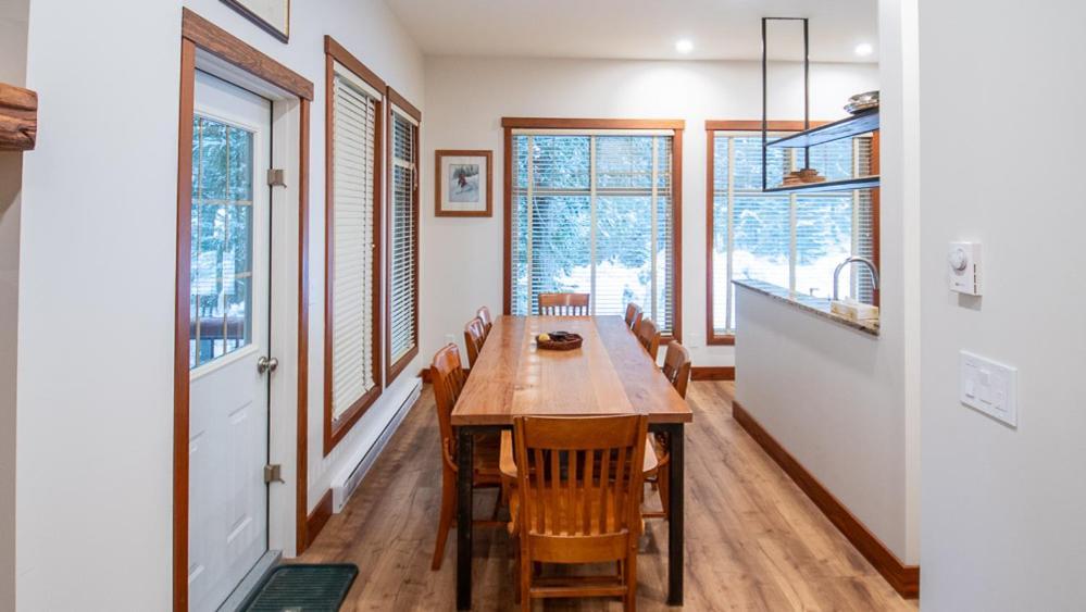 Snow Creek Lodge By Fernie Lodging Co Exterior photo