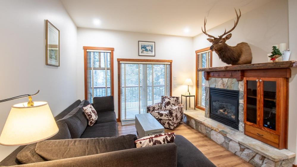 Snow Creek Lodge By Fernie Lodging Co Exterior photo