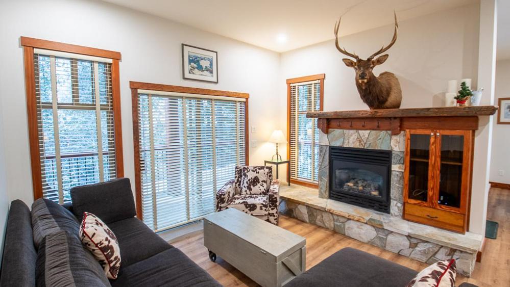 Snow Creek Lodge By Fernie Lodging Co Exterior photo